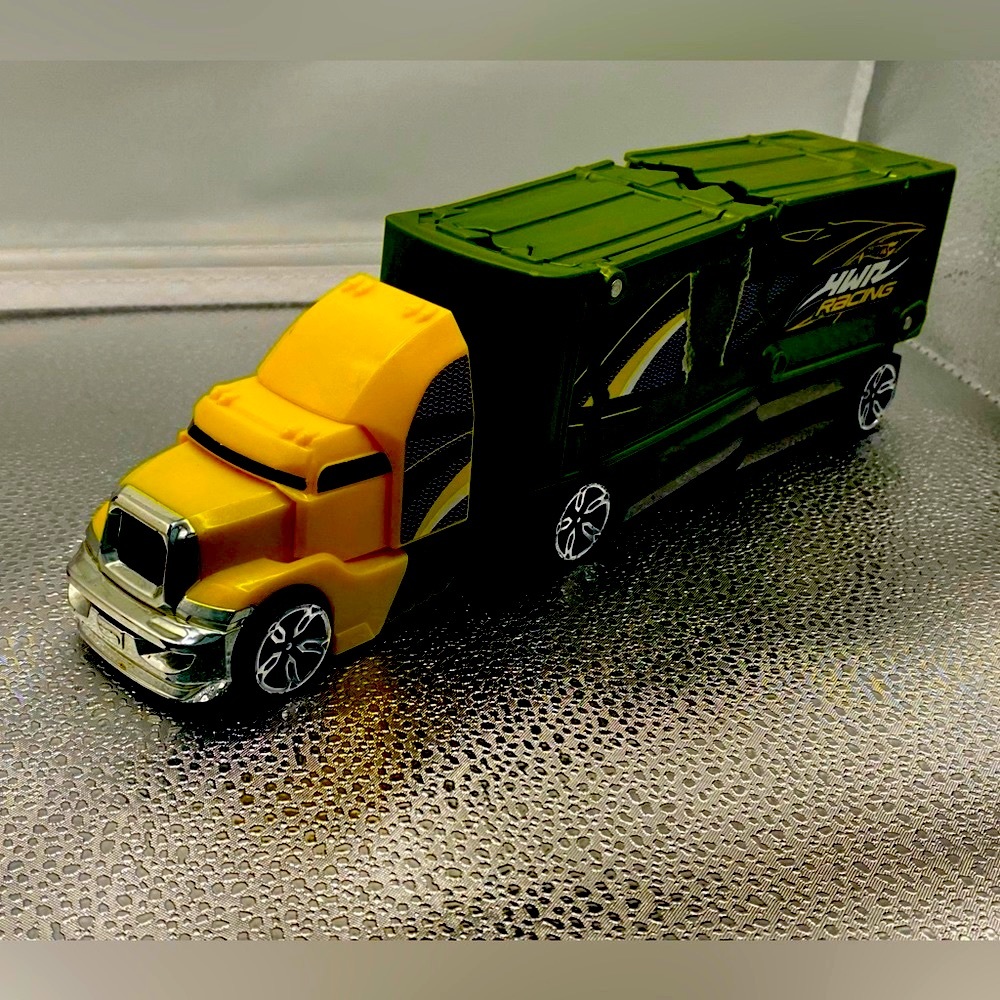 Hot Wheels “Racing” Transport Vehicle